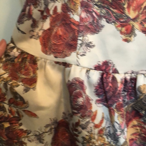 lily White satin and lace tank top - Picture 4 of 6